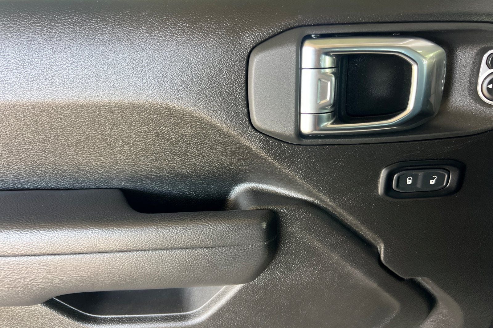 2025 Jeep Wrangler Willys 4xe CONVENIENCE GROUP