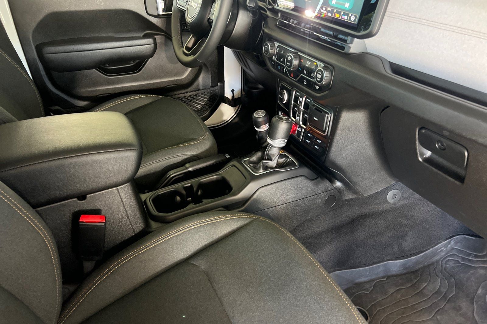 2025 Jeep Wrangler Willys 4xe CONVENIENCE GROUP
