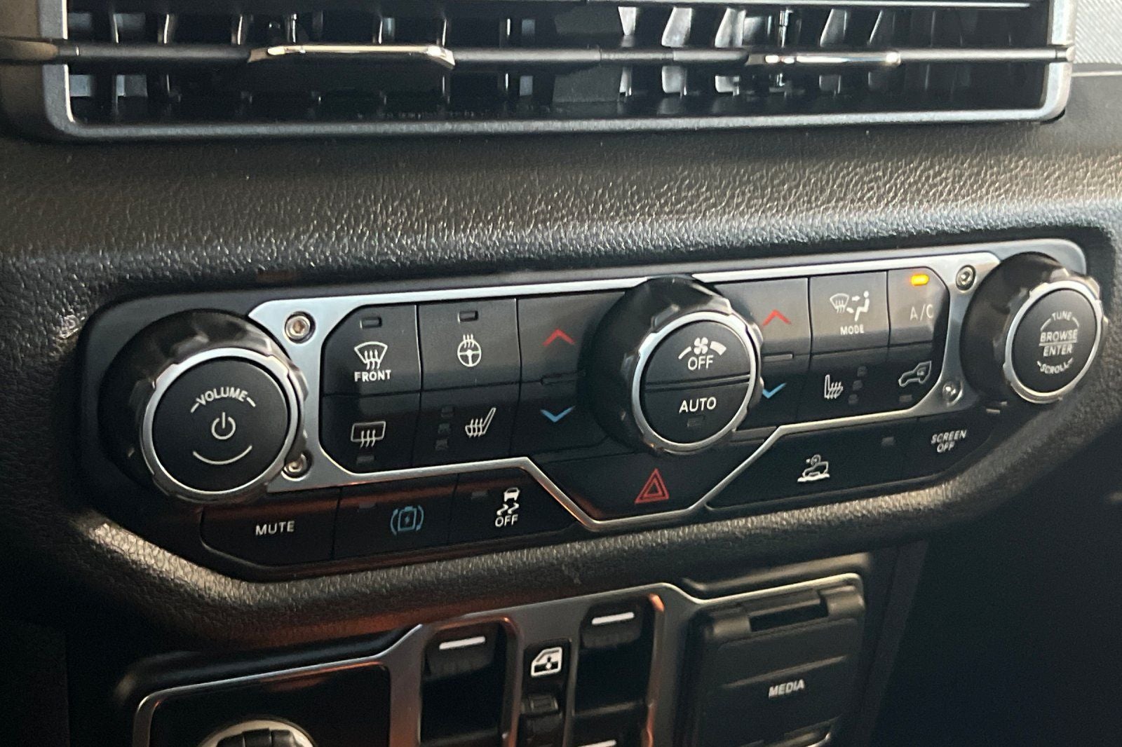 2025 Jeep Wrangler Willys 4xe CONVENIENCE GROUP