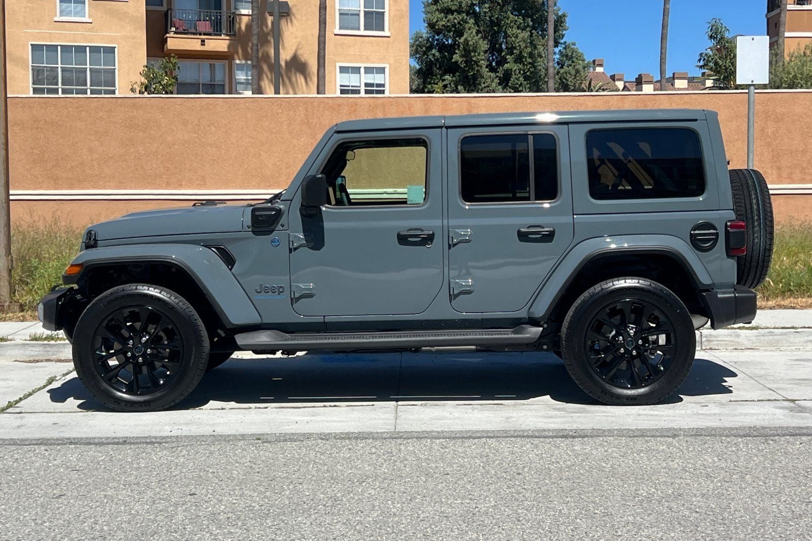 2025 Jeep Wrangler Sahara 4xe