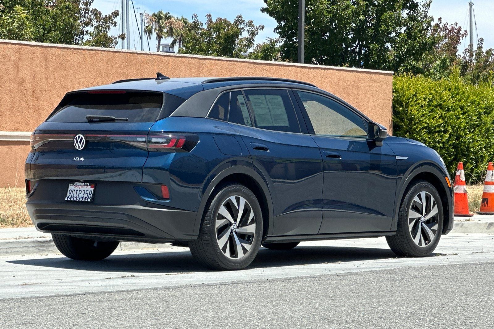 2023 Volkswagen ID.4 Pro