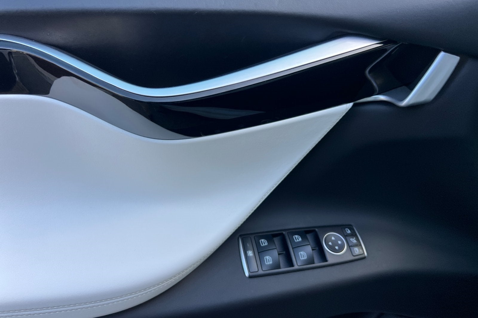 2016 Tesla Model X P90D Founder's Edition