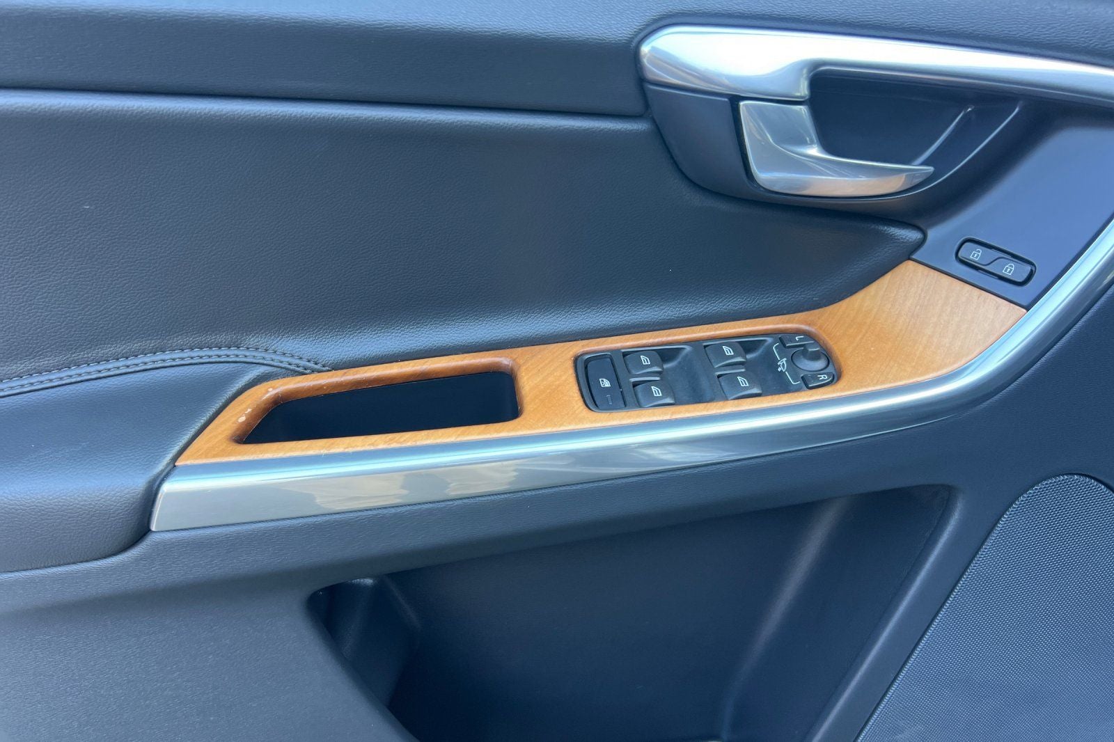 2017 Volvo XC60 T5 Inscription