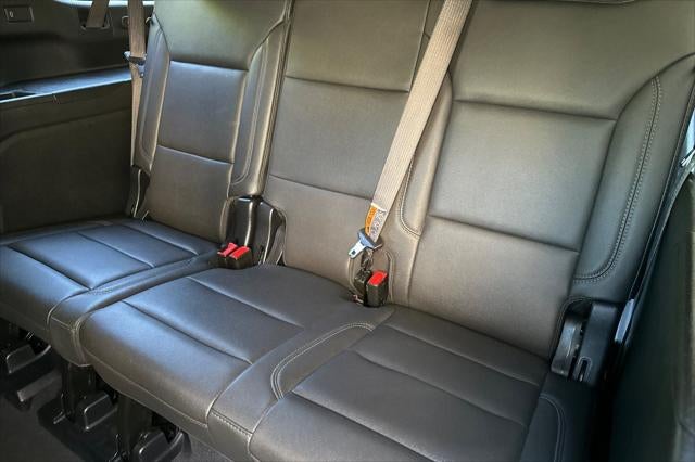 2025 Chevrolet Suburban 4WD LT