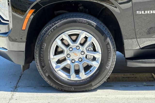 2025 Chevrolet Suburban 4WD LT
