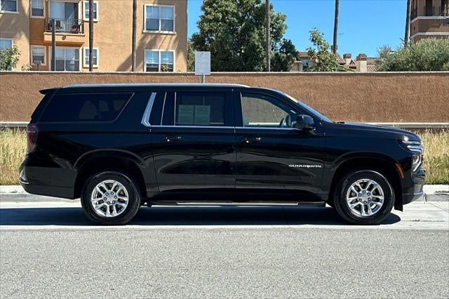 2025 Chevrolet Suburban 4WD LT