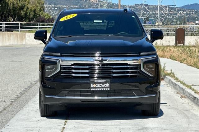 2025 Chevrolet Suburban 4WD LT