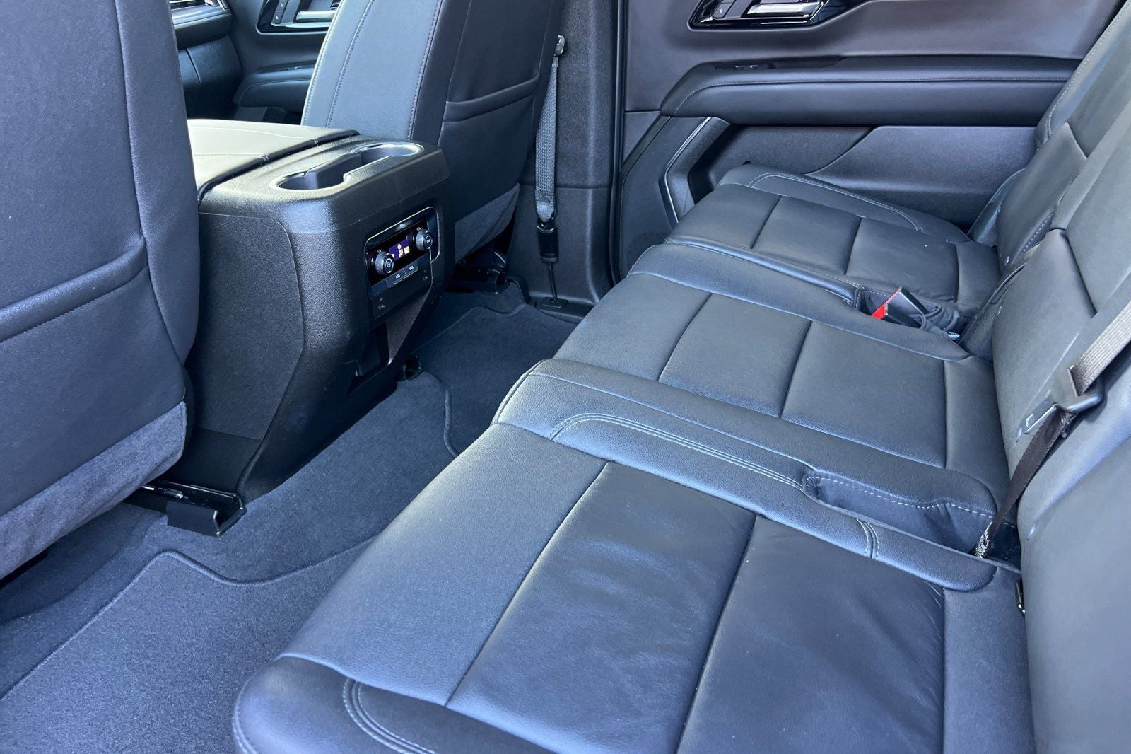 2025 Chevrolet Suburban 4WD Z71