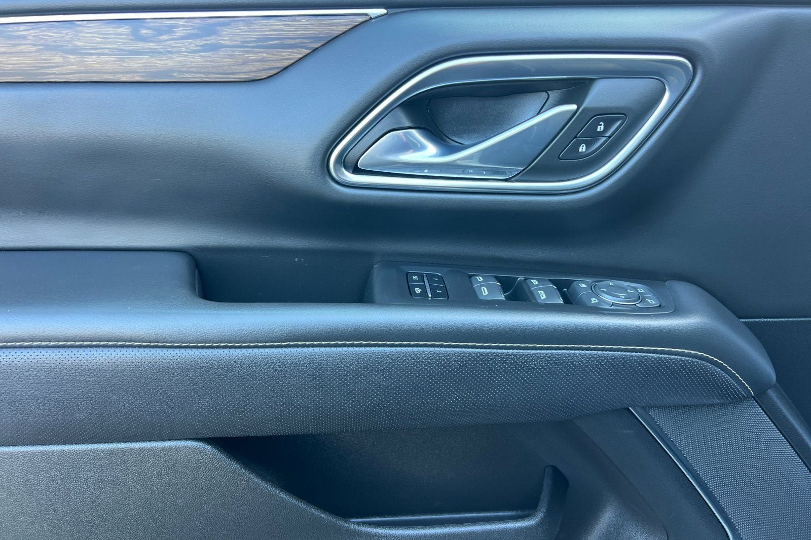 2023 Chevrolet Suburban 4WD Premier