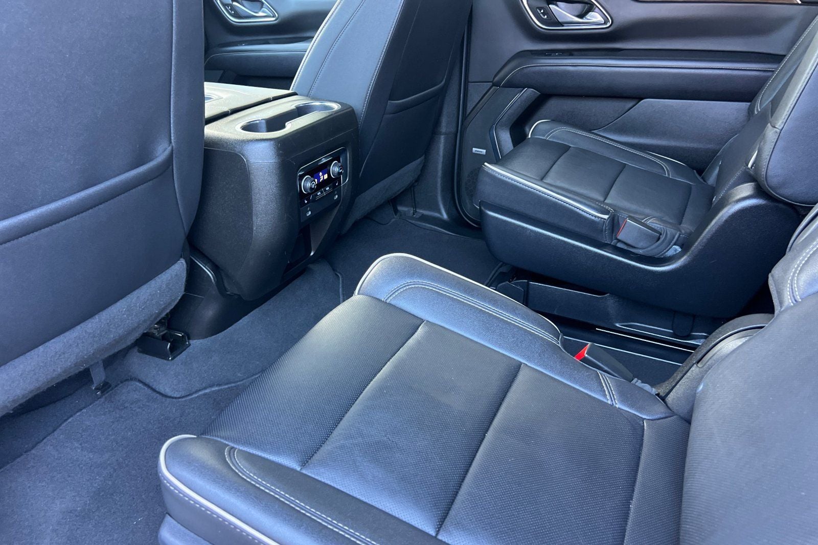 2023 Chevrolet Suburban 4WD Premier