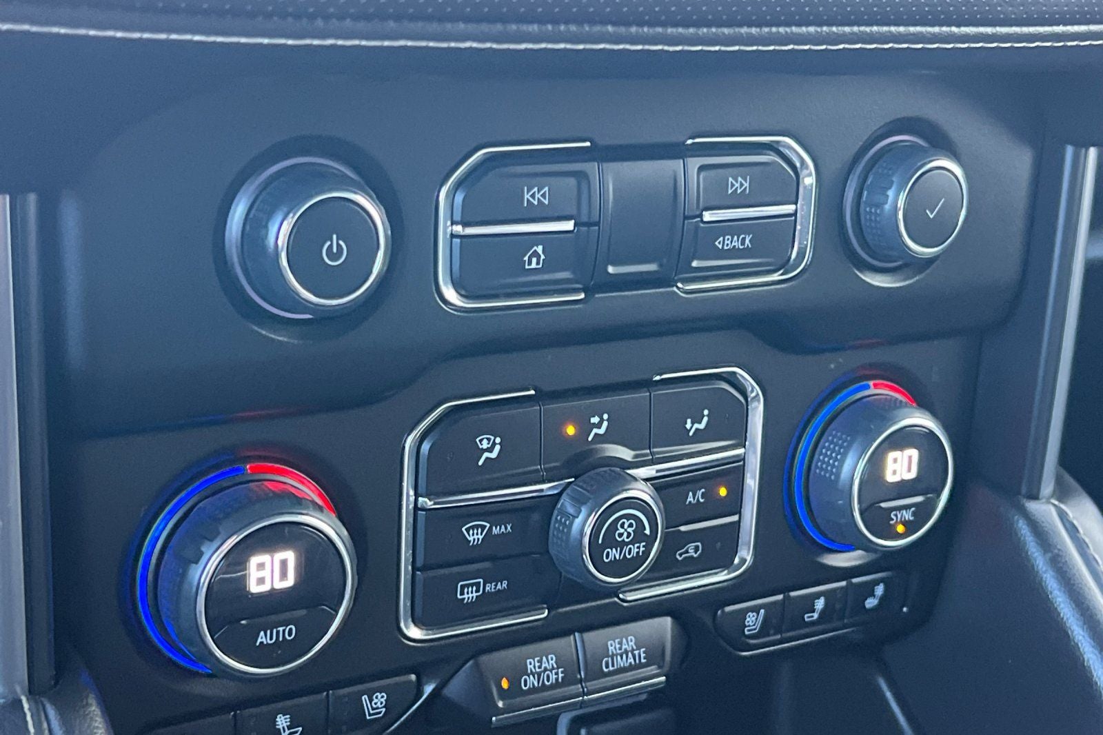 2023 Chevrolet Suburban 4WD Premier