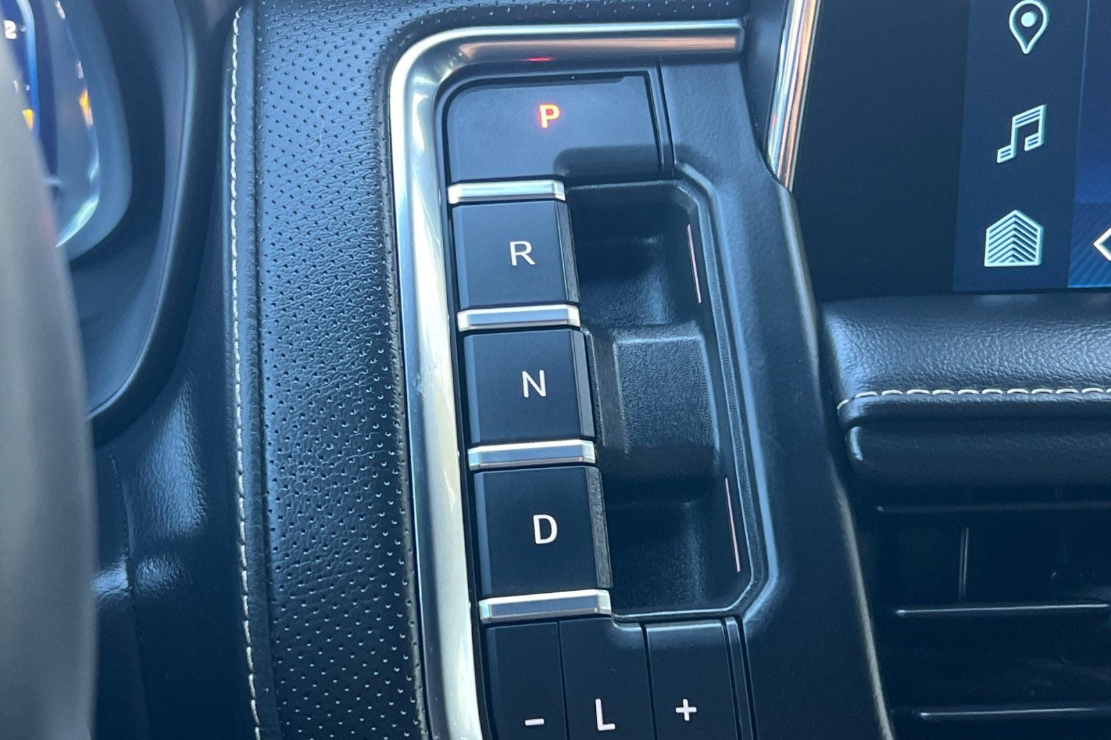 2023 Chevrolet Suburban 4WD Premier