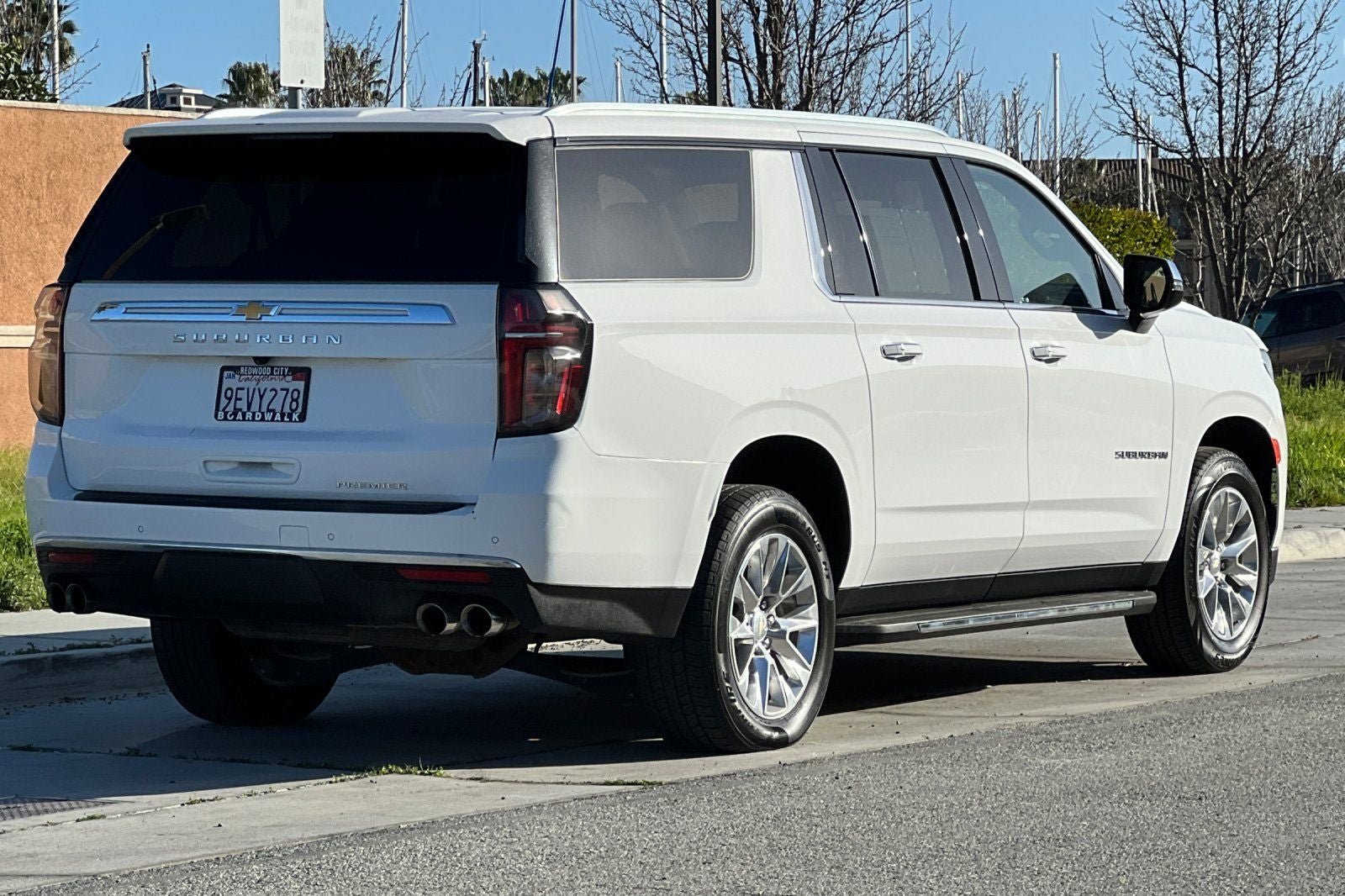 2023 Chevrolet Suburban 4WD Premier