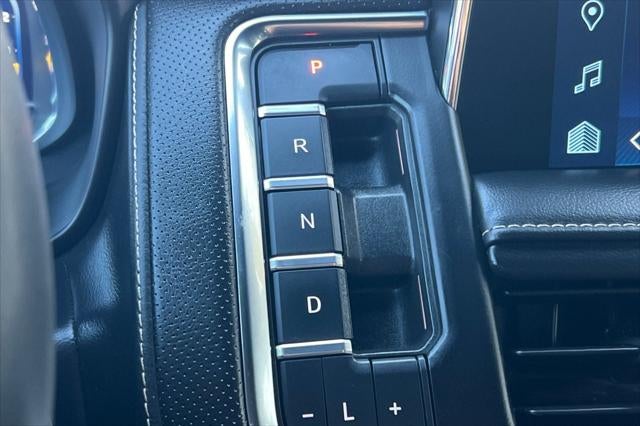 2023 Chevrolet Suburban 4WD Premier