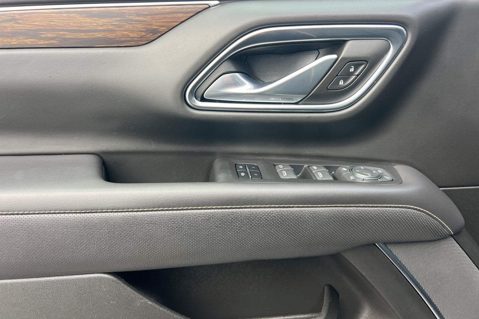 2023 Chevrolet Suburban 4WD Premier