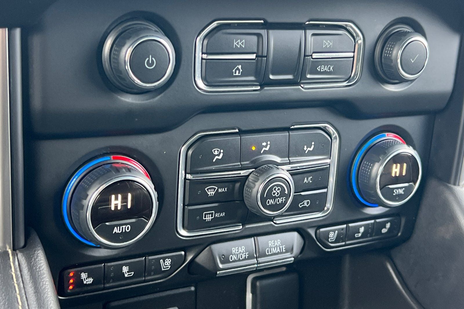 2023 Chevrolet Suburban 4WD Premier