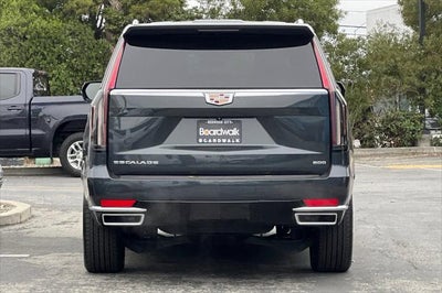 2022 Cadillac Escalade 4WD Luxury