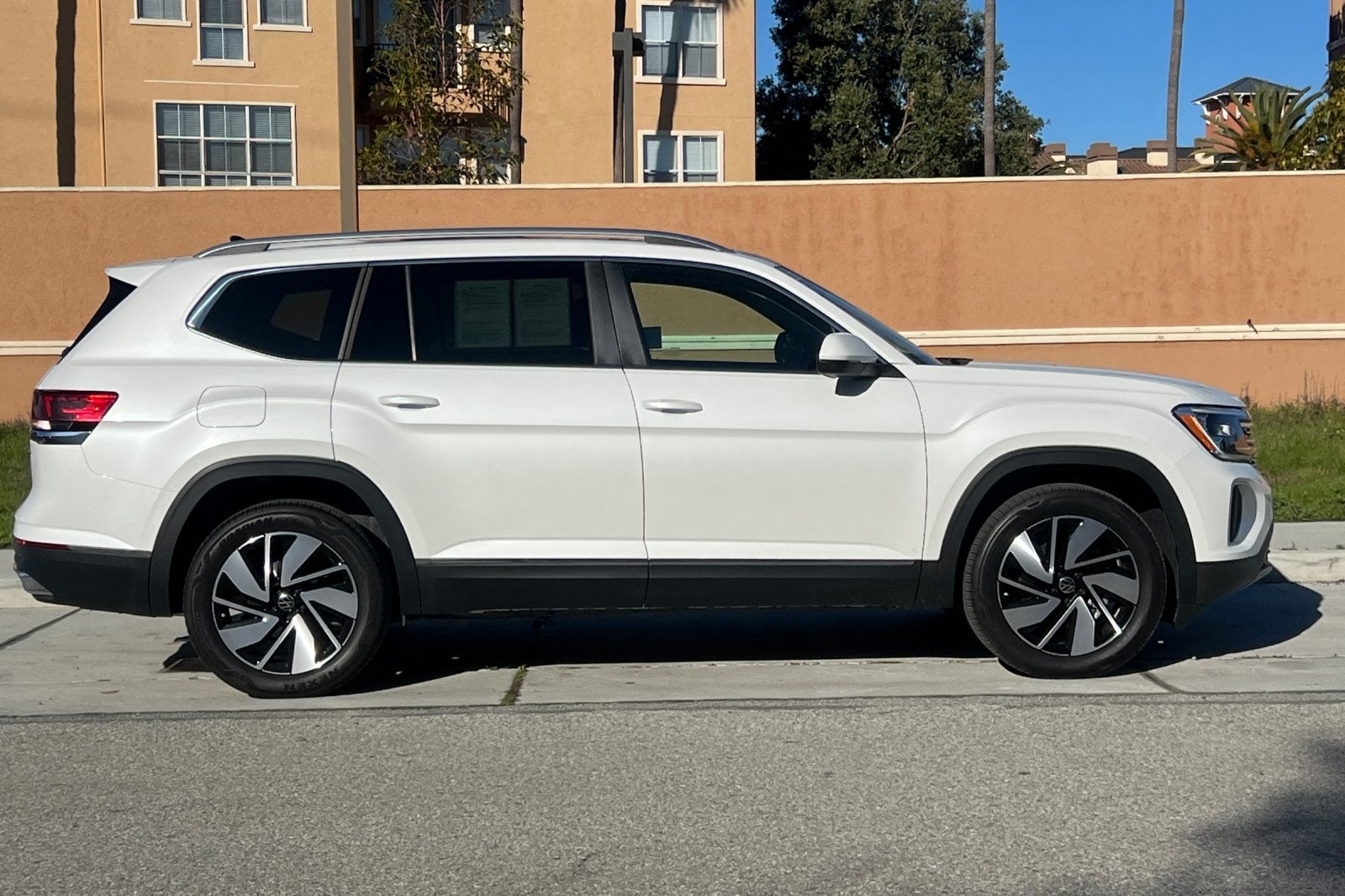 2025 Volkswagen Atlas 2.0T SEL