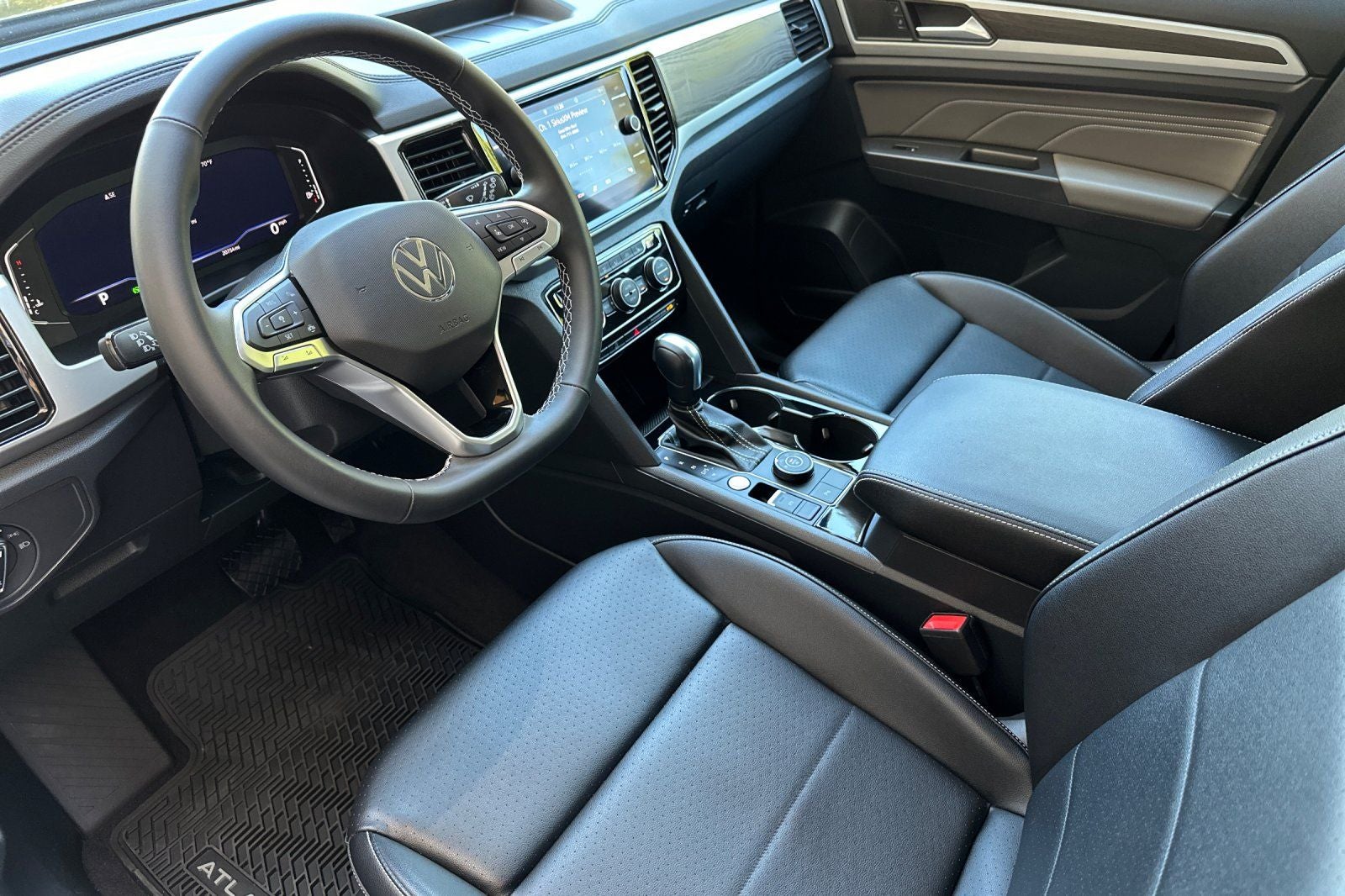 2022 Volkswagen Atlas 3.6L V6 SE w/Technology