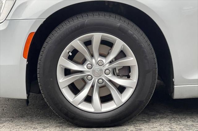 2019 Chrysler 300 Touring