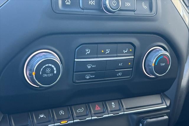 2023 Chevrolet Silverado 1500 4WD Crew Cab Short Bed Custom