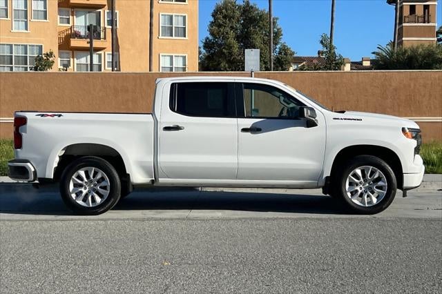 2023 Chevrolet Silverado 1500 4WD Crew Cab Short Bed Custom