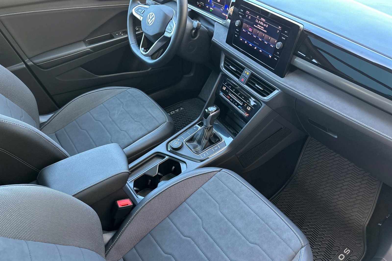 2026 Volkswagen Taos SE Black