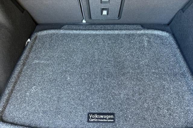 2026 Volkswagen Taos SE Black