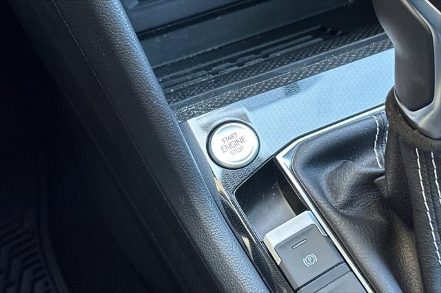 2026 Volkswagen Taos SE Black