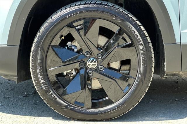 2026 Volkswagen Taos SE Black