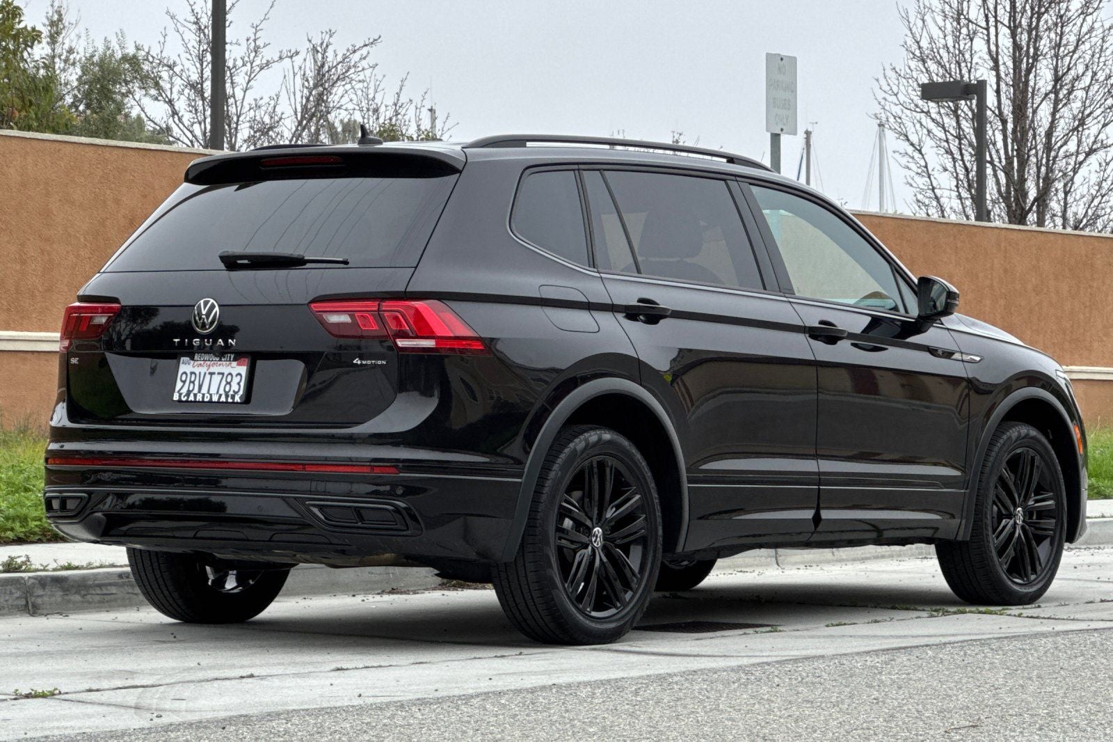 2022 Volkswagen Tiguan 2.0T SE R-Line Black