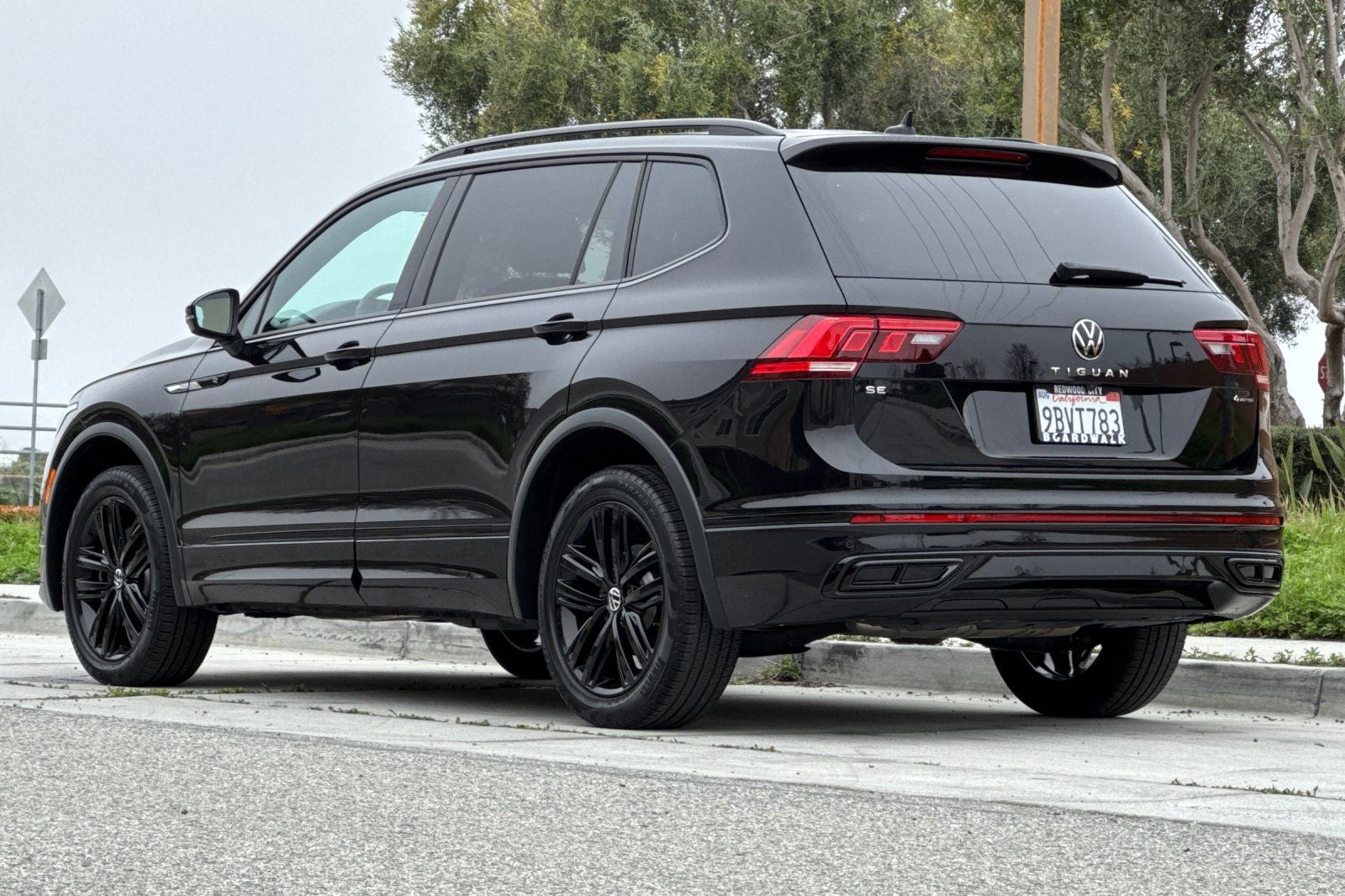 2022 Volkswagen Tiguan 2.0T SE R-Line Black