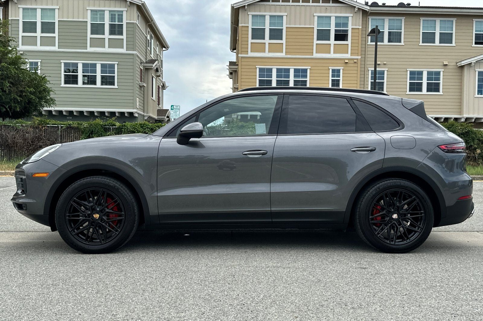 2021 Porsche Cayenne E-Hybrid Base
