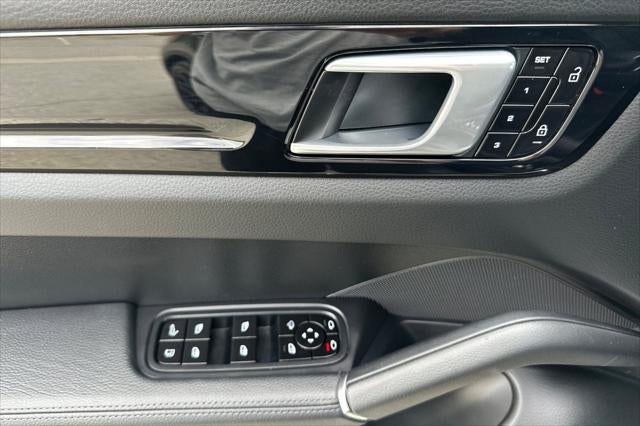 2021 Porsche Cayenne E-Hybrid Base