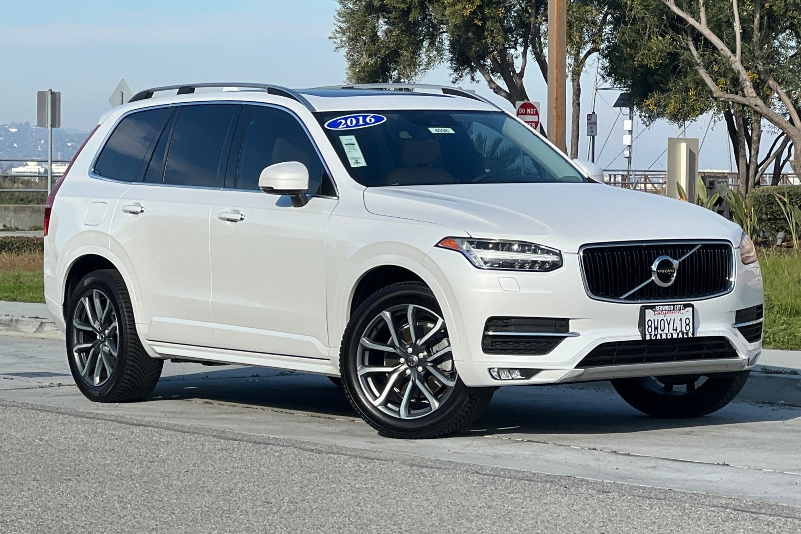 2016 Volvo XC90 T6 Momentum