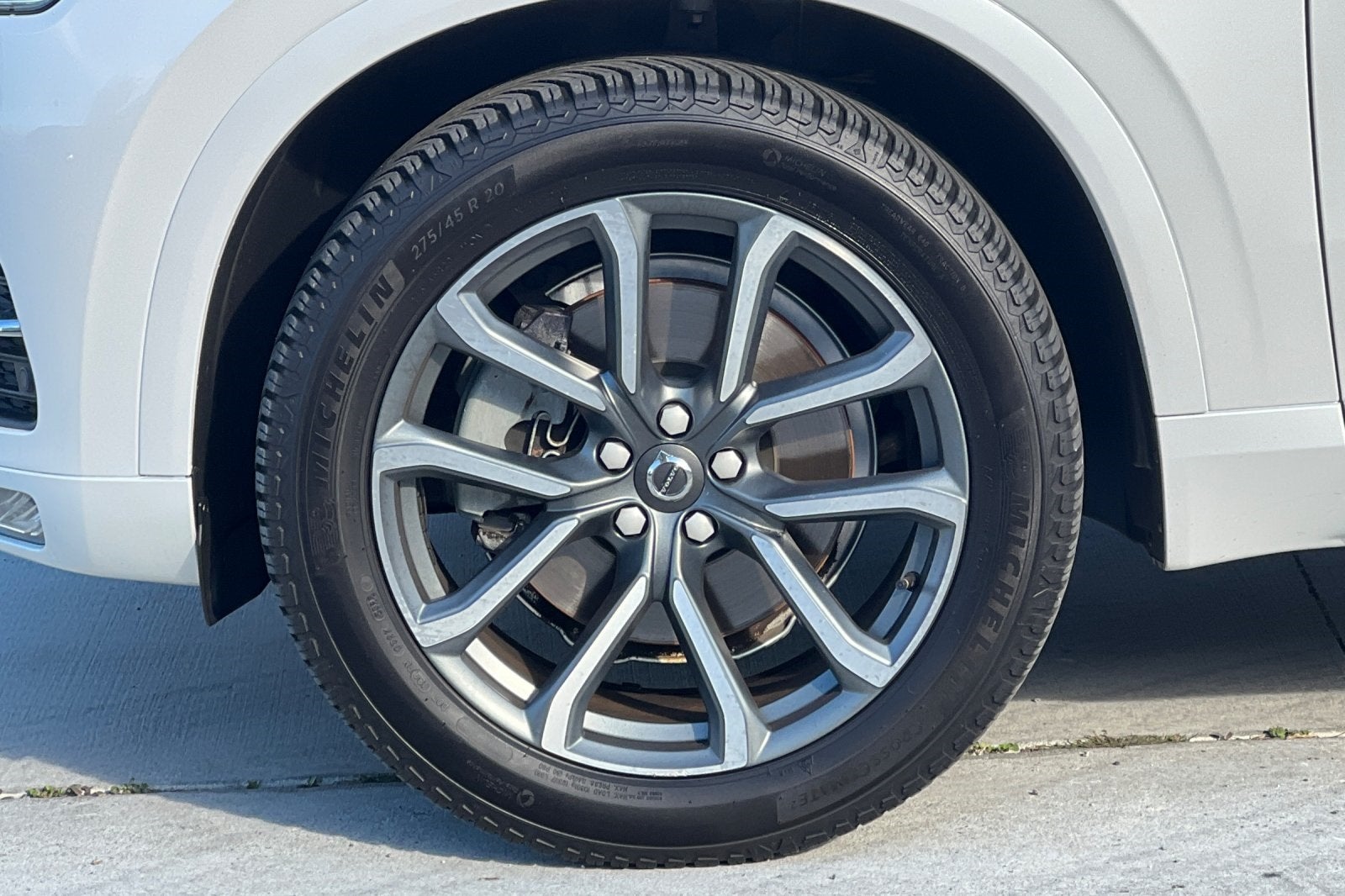 2016 Volvo XC90 T6 Momentum