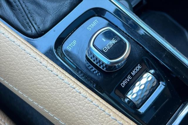 2016 Volvo XC90 T6 Momentum