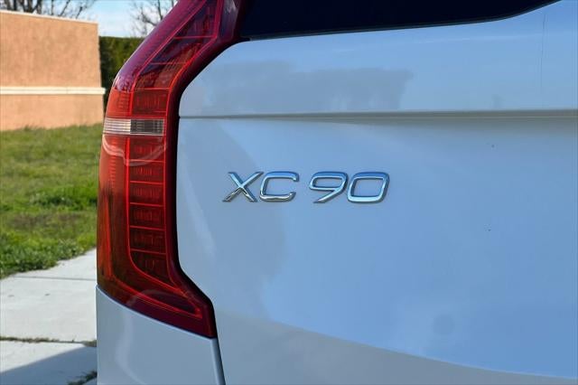 2016 Volvo XC90 T6 Momentum