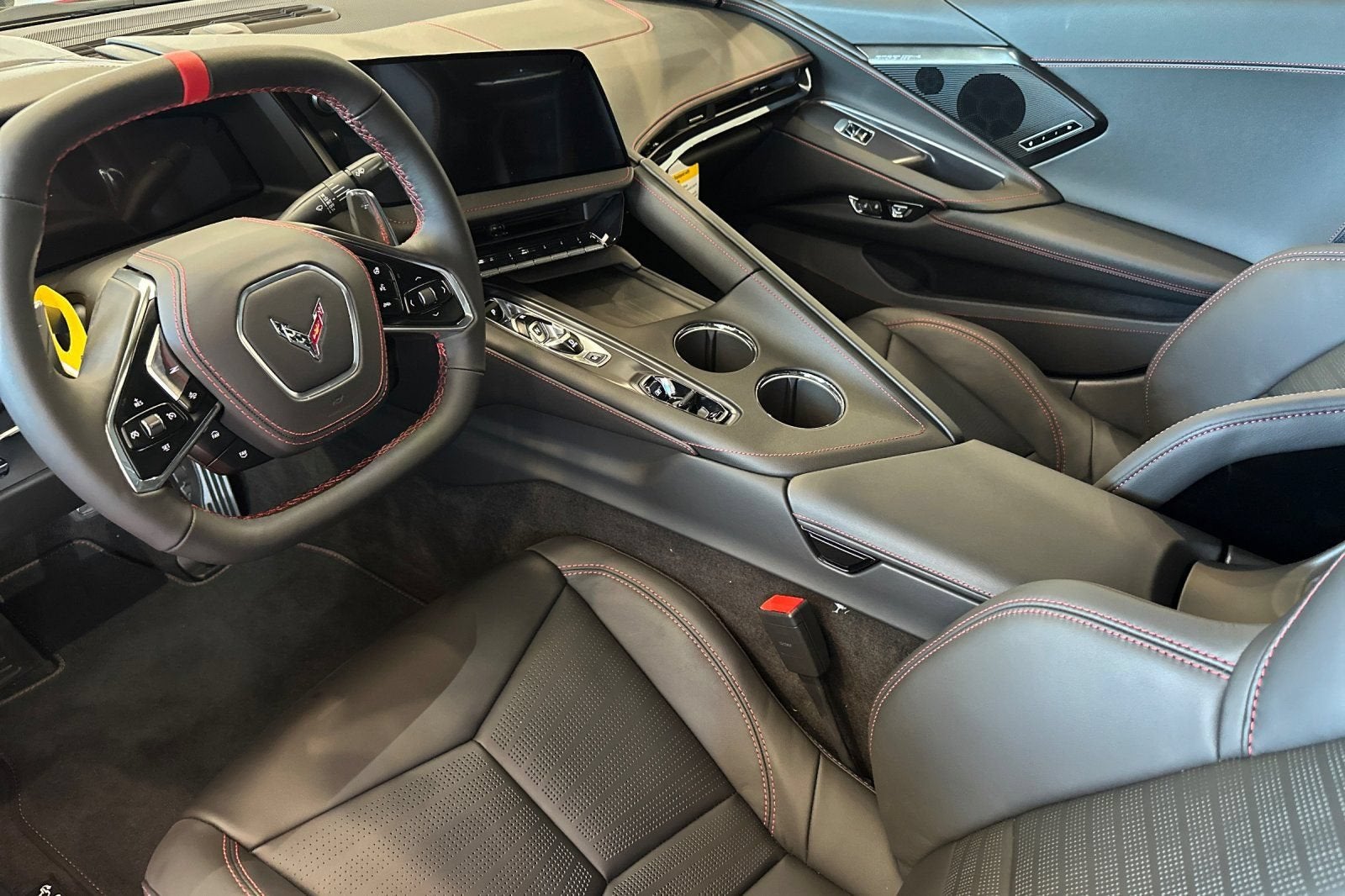 2027 Chevrolet Corvette 2LT - Photo 9