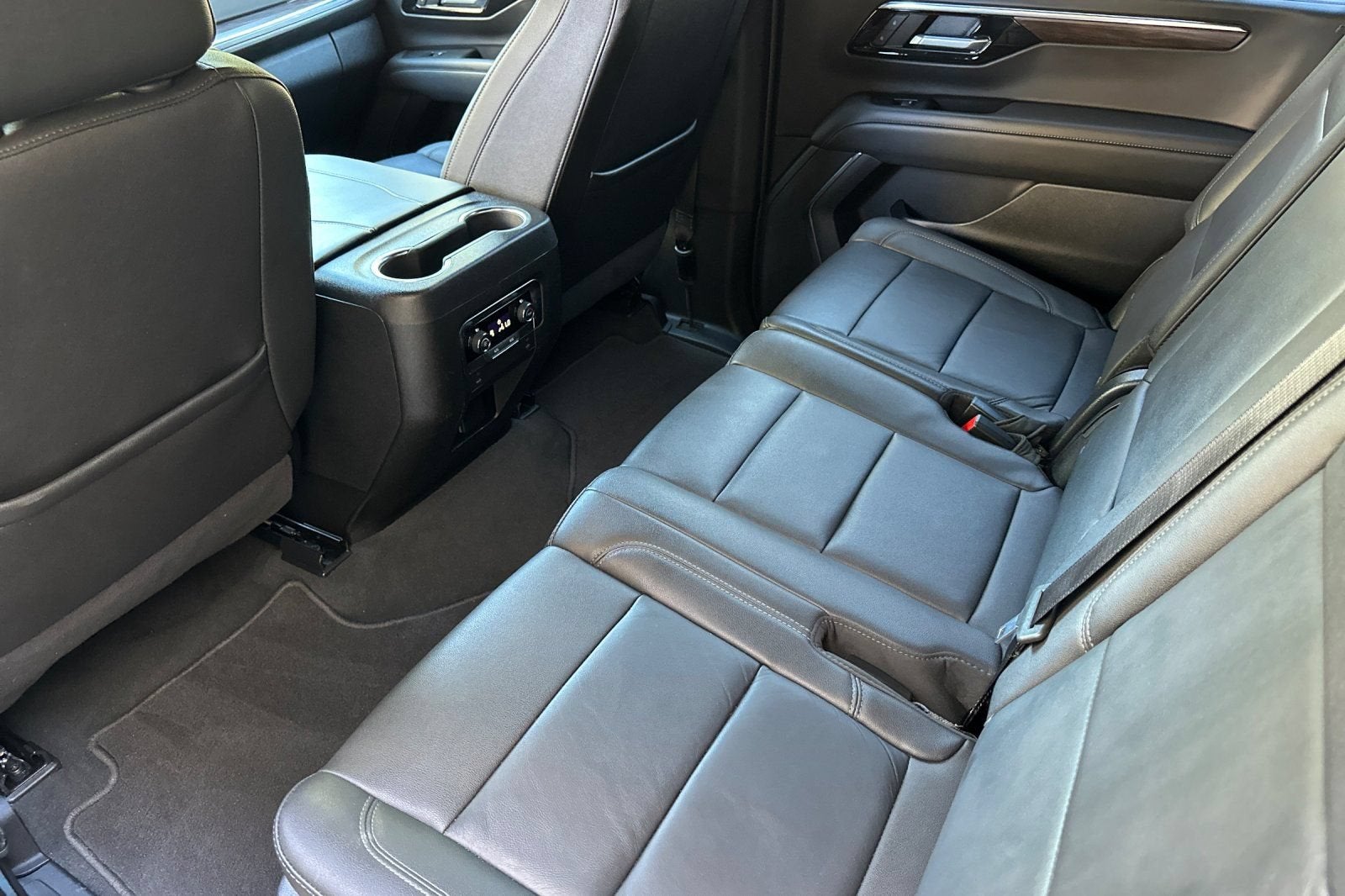 2025 Chevrolet Suburban LT