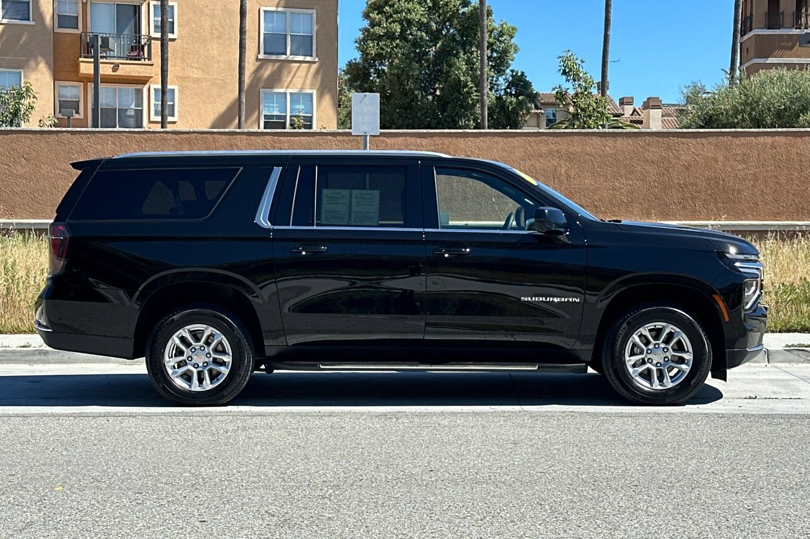 2025 Chevrolet Suburban LT
