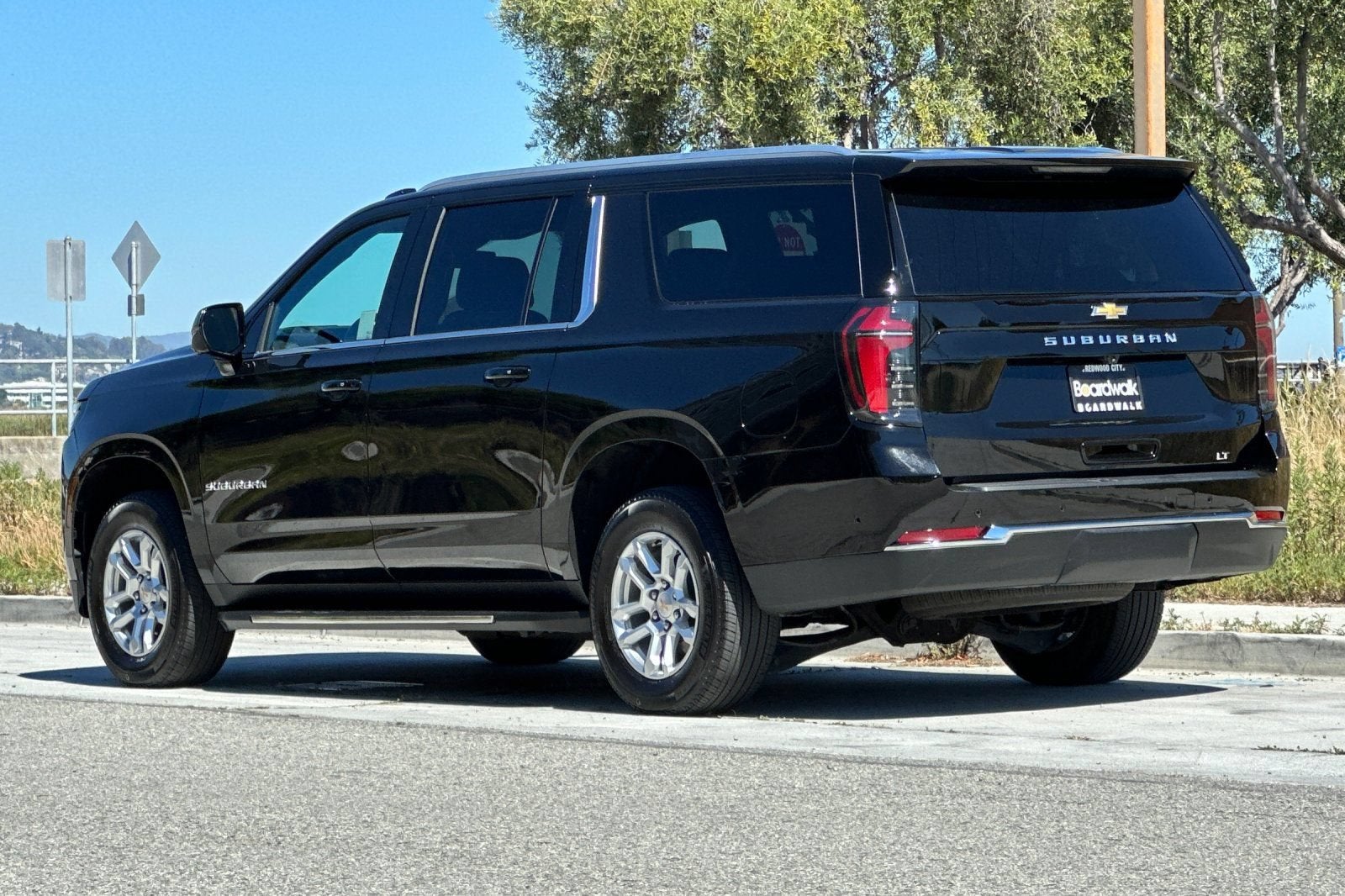 2025 Chevrolet Suburban LT