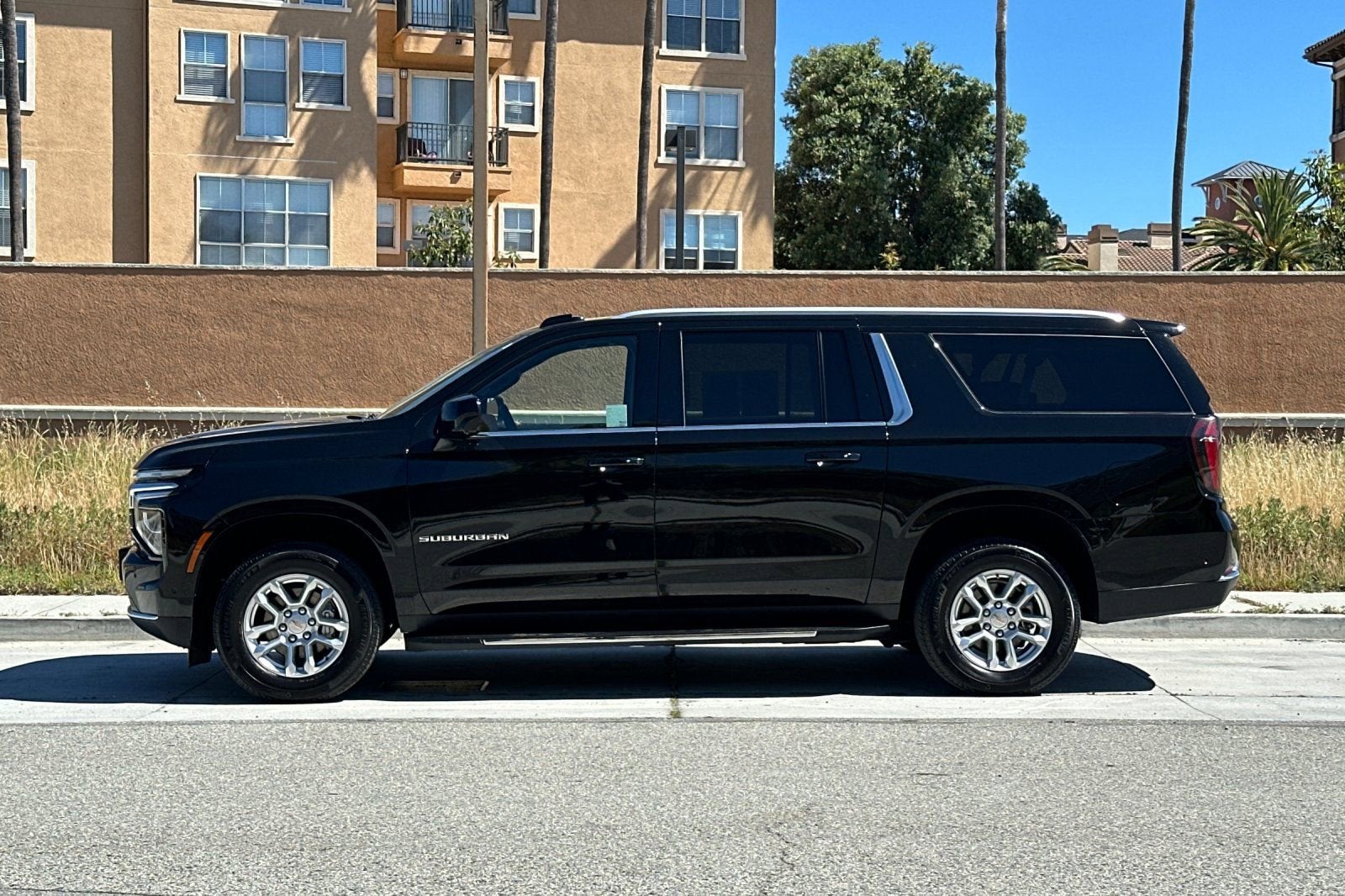 2025 Chevrolet Suburban LT