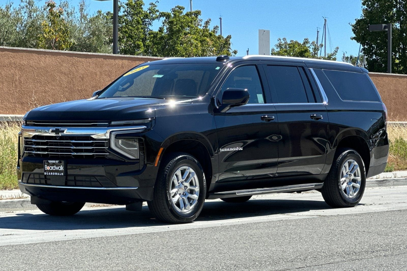 2025 Chevrolet Suburban LT