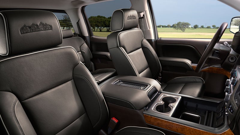 Close up view of the front seats in a Chevrolet Silverado 1500