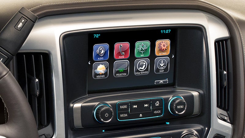 Close up view of the infotainment center in a Chevrolet Silverado 1500